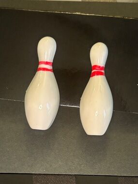 🎳 Vintage Avon Bowling Pin Clip On Earrings 🎳